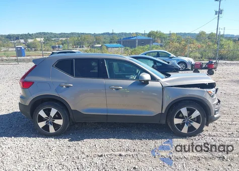 2022 Volvo Xc40 T5 Momentum z USA, uszkodzony, nr VIN YV4162UK4N2735471